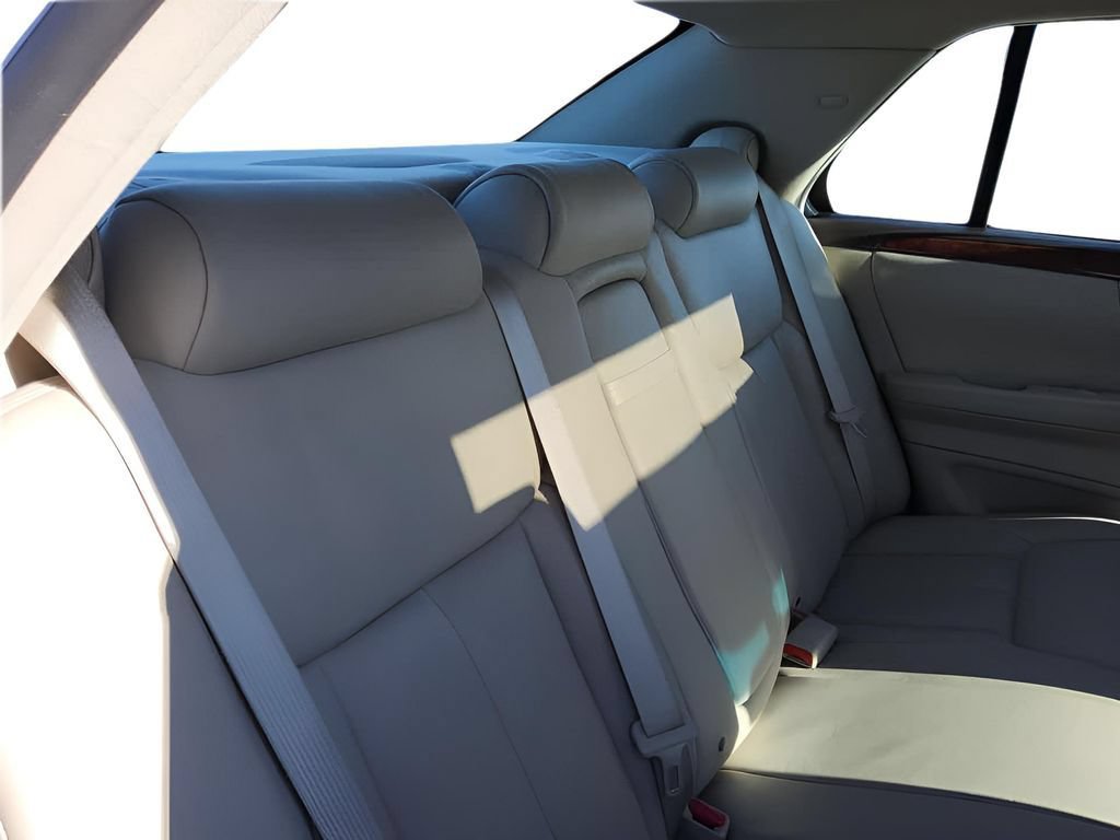 Used 2007 Cadillac DTS Luxury I w/ Sun And Sound Package FWD image 30