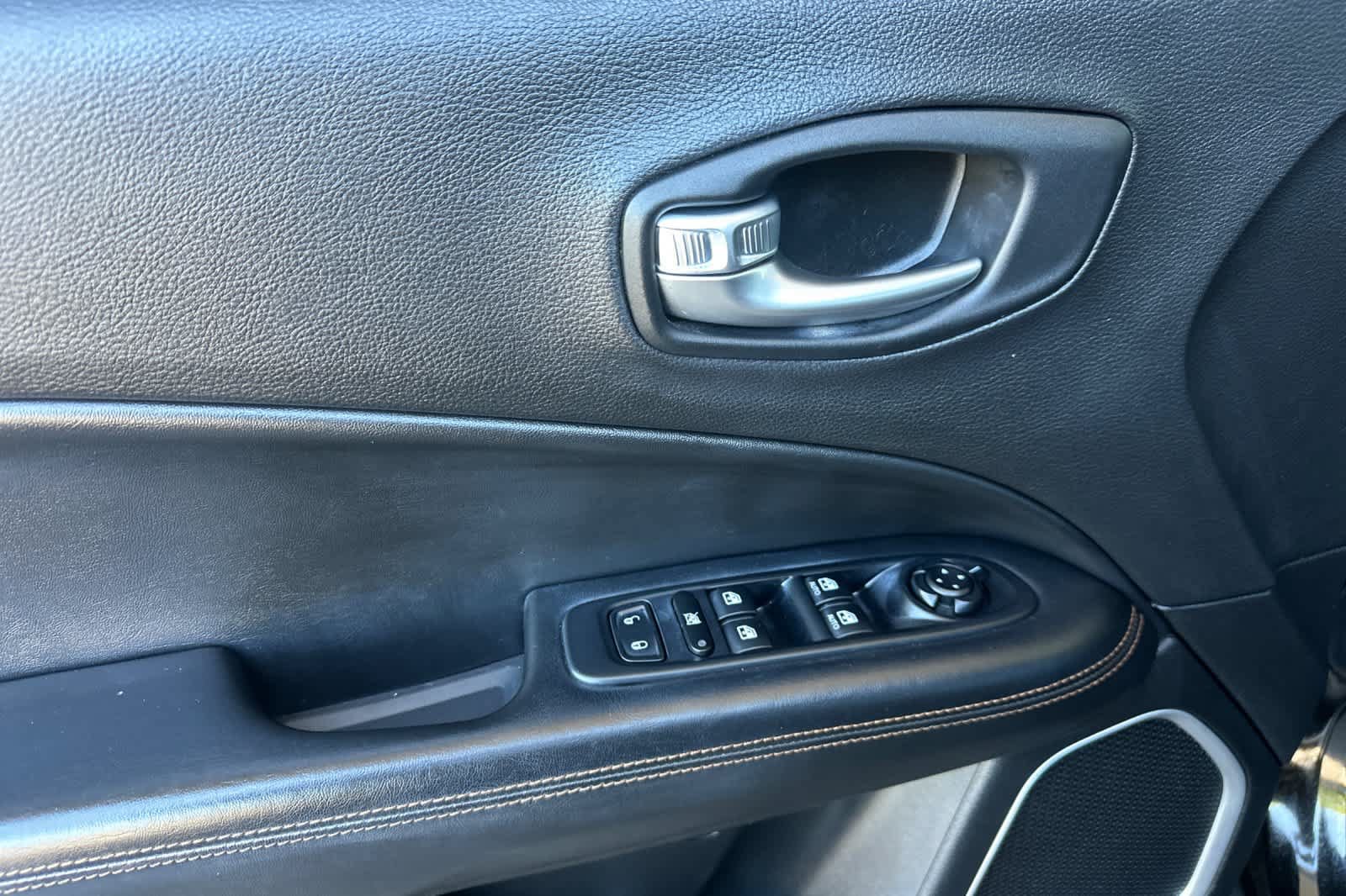Used 2017 Jeep Compass Limited w/ Navigation Group AWD/4WD image 12