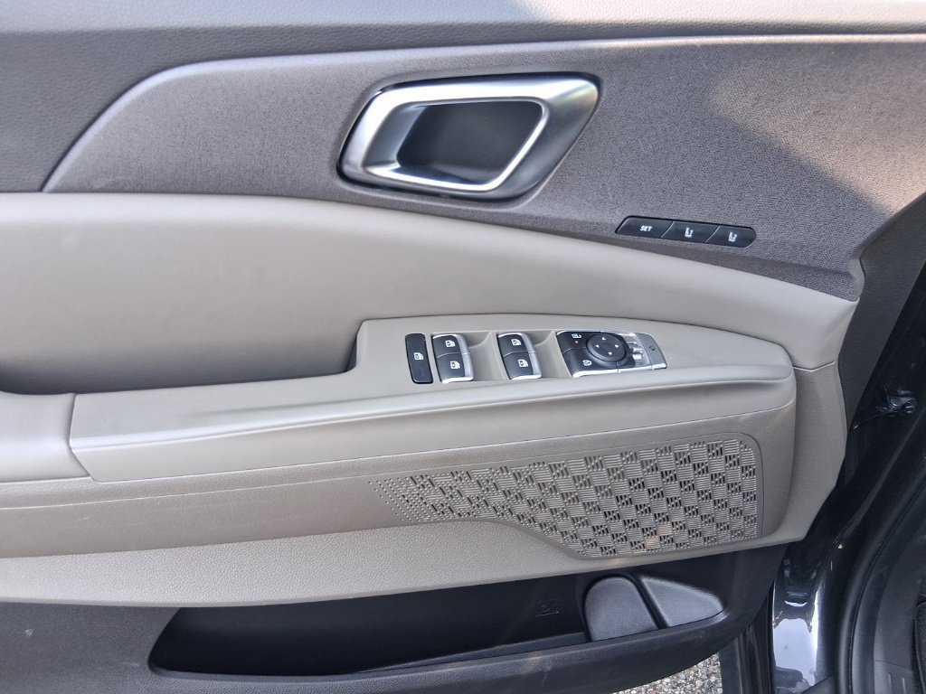 Certified 2026 Kia Carnival EX FWD image 8