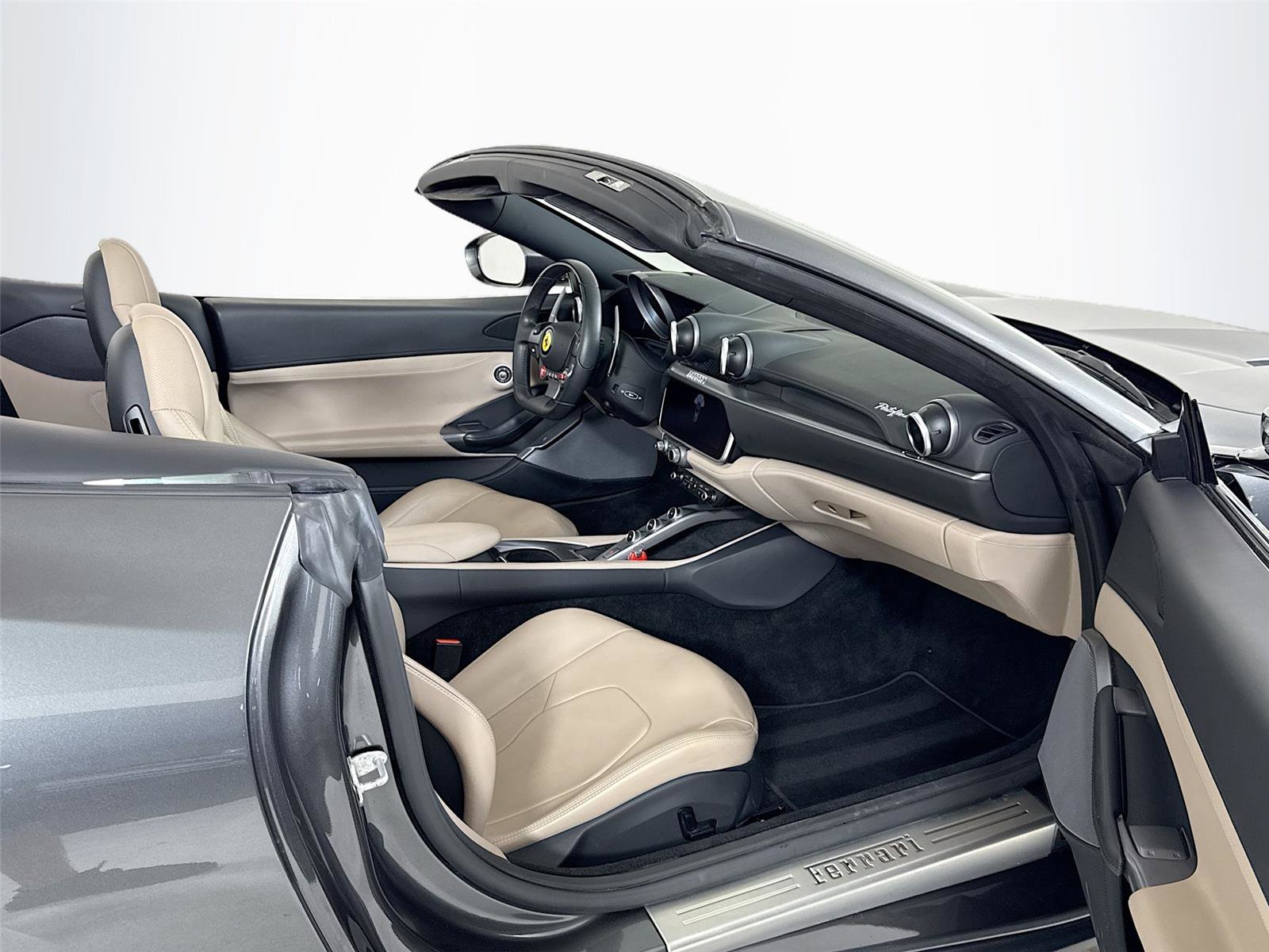 Used 2020 Ferrari Portofino image 30