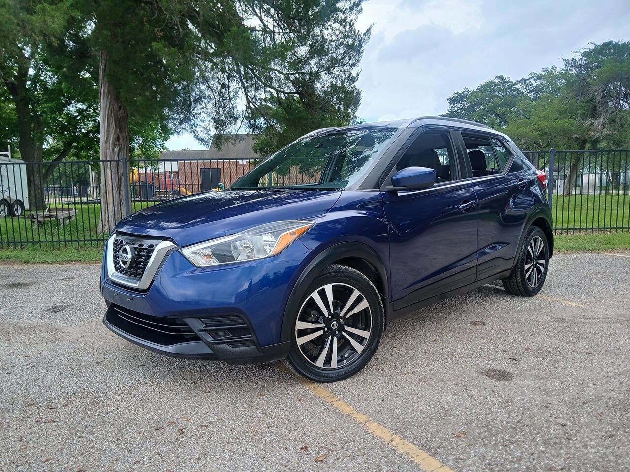Used 2018 Nissan Kicks SV FWD image 2