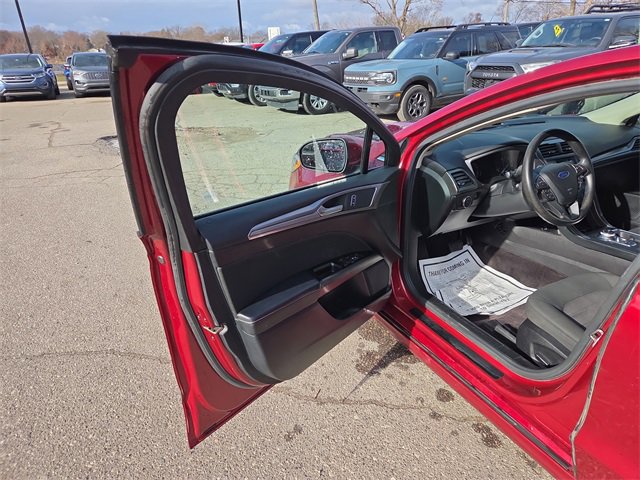 Certified 2017 Ford Fusion SE image 24