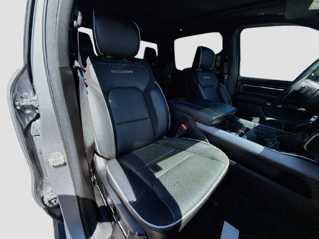 Used 2025 RAM 1500 Laramie w/ Sport Appearance Package AWD/4WD image 14