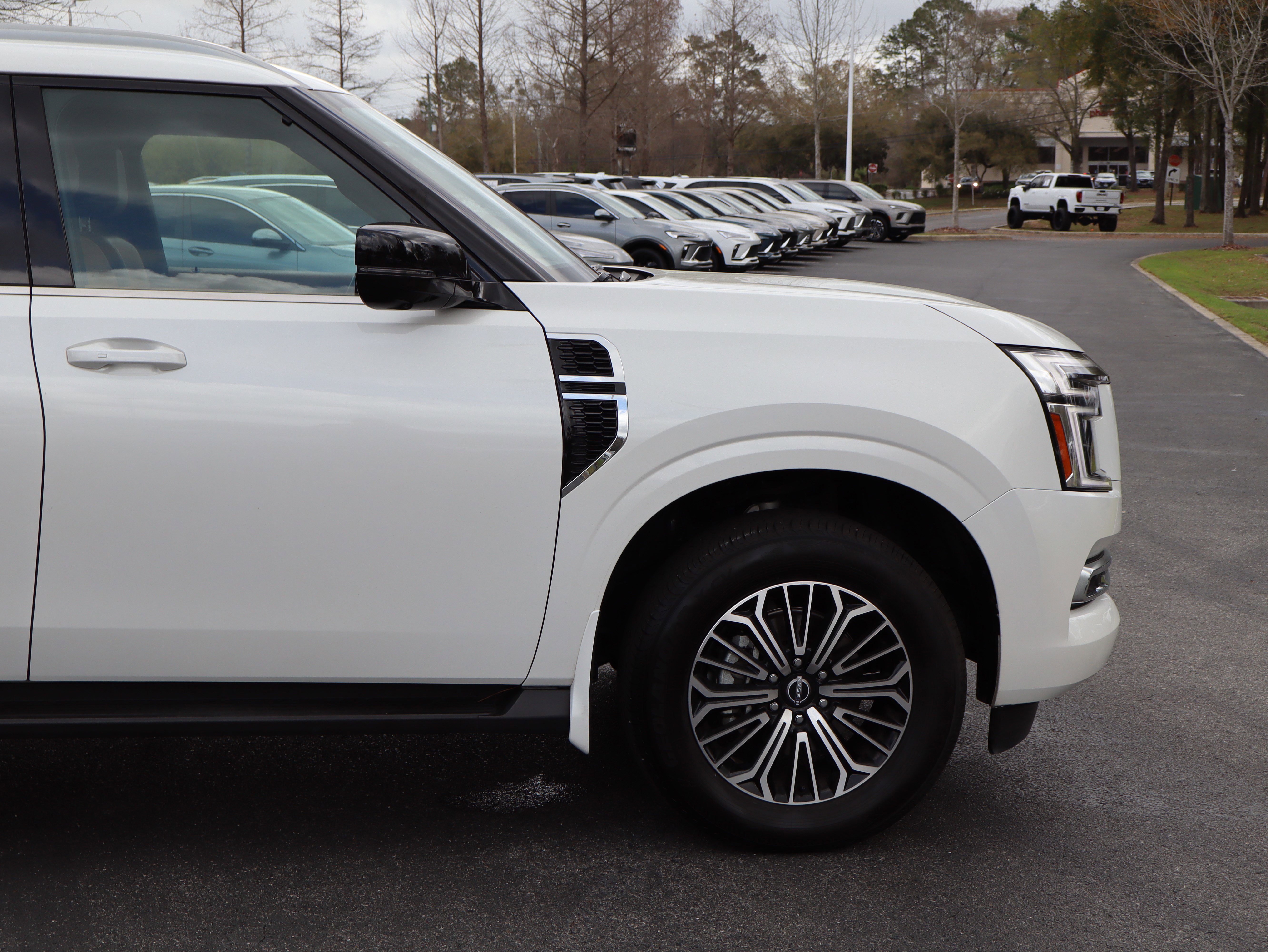 Used 2025 Nissan Armada SL w/ Captain's Chari Seat Package image 6