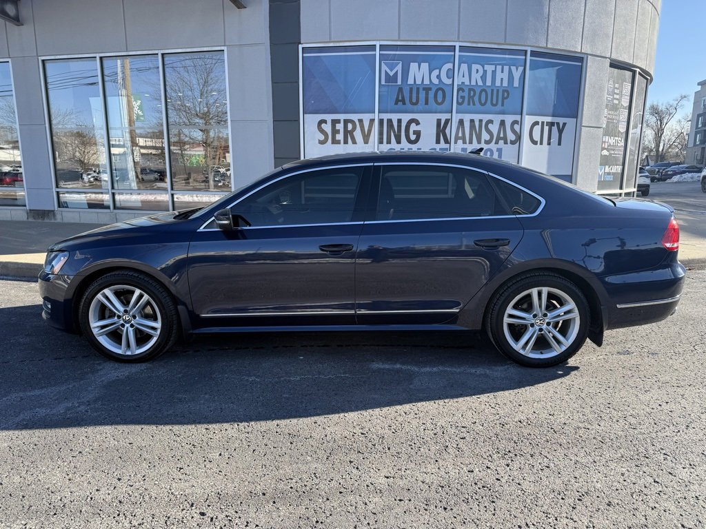 Used 2015 Volkswagen Passat TDI SEL Premium image 2
