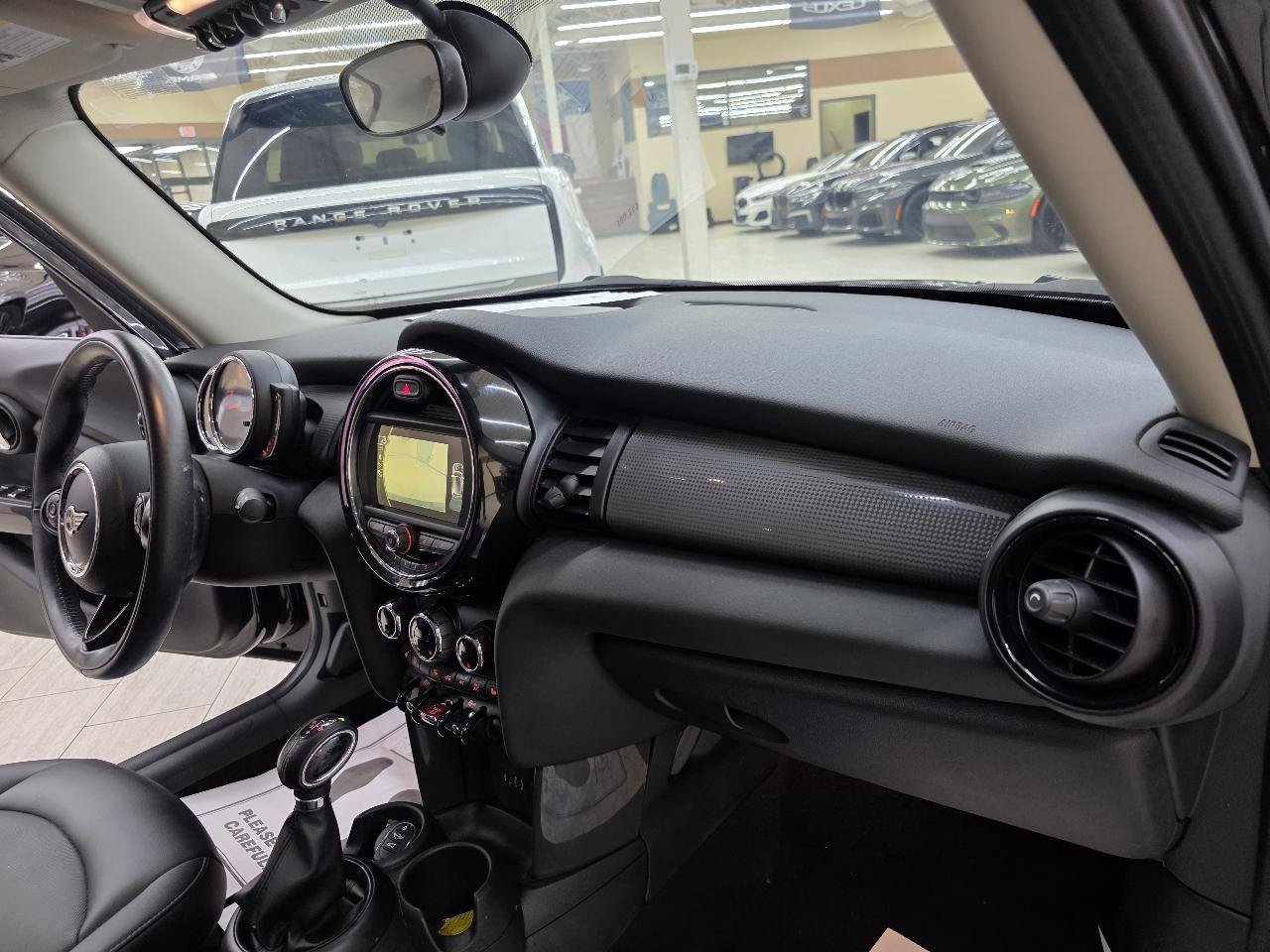 Used 2018 MINI Cooper 4-Door Hardtop w/ Signature Line Package FWD image 20