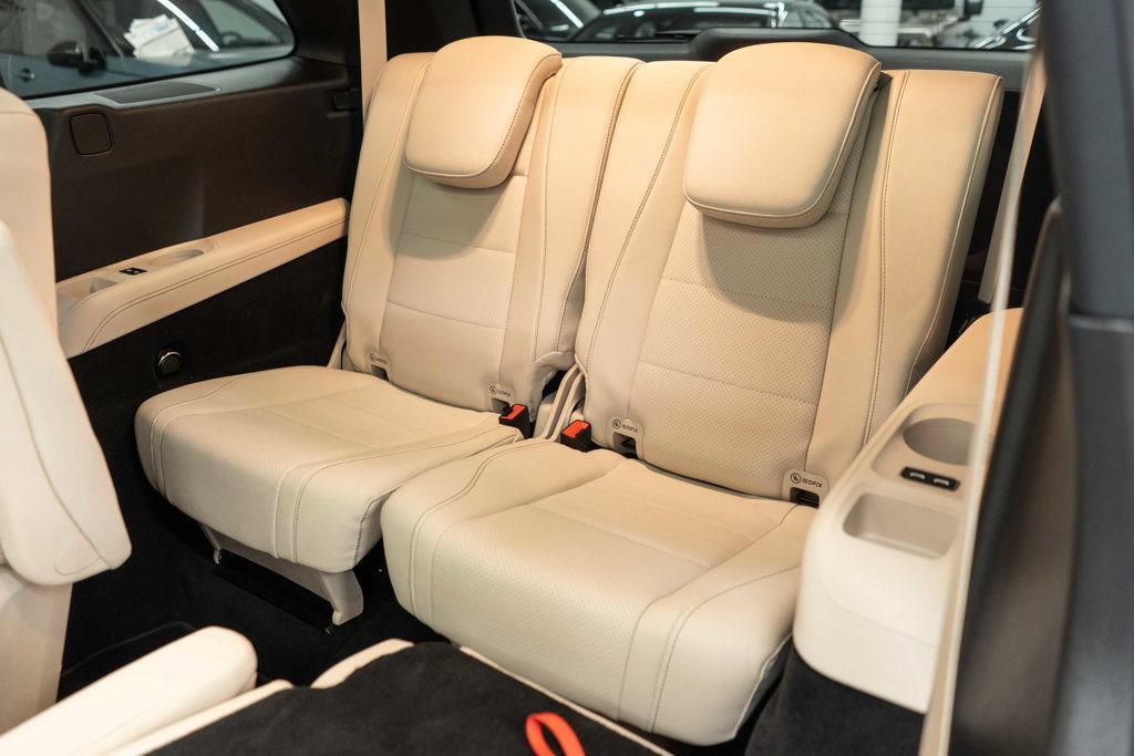 Used 2025 Mercedes-Benz GLS 450 4MATIC image 16