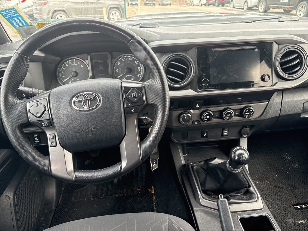 Used 2016 Toyota Tacoma TRD Sport w/ Towing Package image 11