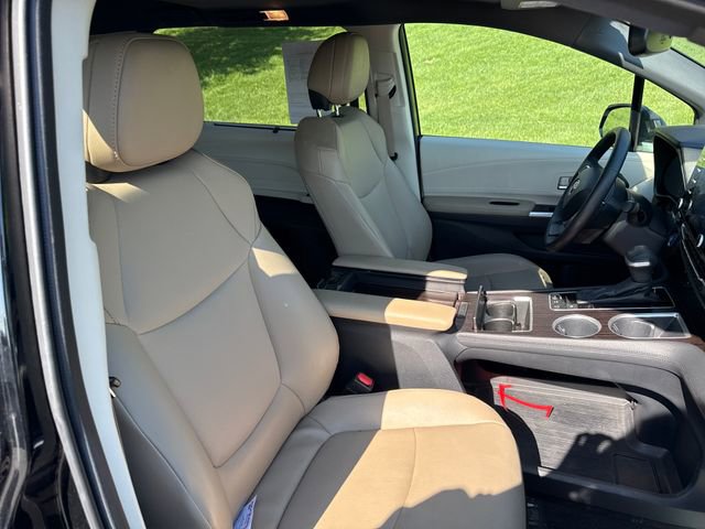 Used 2023 Toyota Sienna XLE AWD/4WD image 13