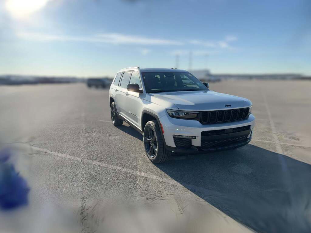 New 2025 Jeep Grand Cherokee L Limited w/ Black Appearance Package image 17