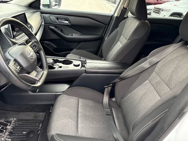 Certified 2025 Nissan Rogue SV image 9