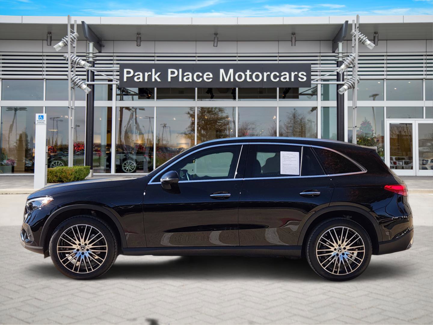 Used 2025 Mercedes-Benz GLC 300 300 image 3