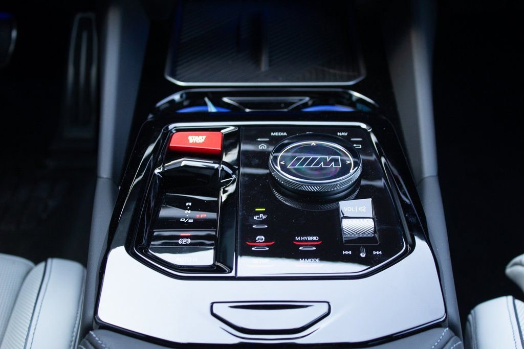 Used 2025 BMW M5 w/ Carbon Package image 21