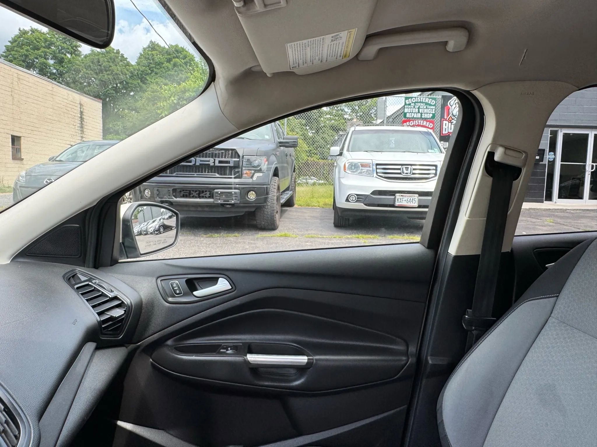 Used 2018 Ford Escape SE image 23