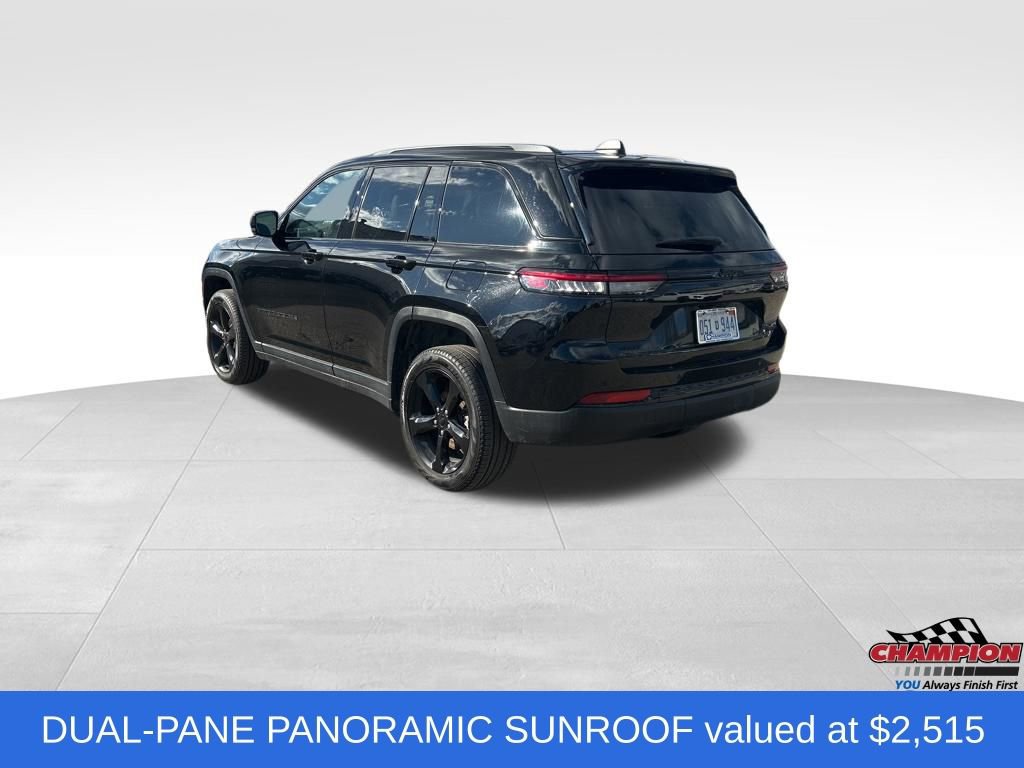 Used 2025 Jeep Grand Cherokee Limited w/ Black Appearance Package image 3
