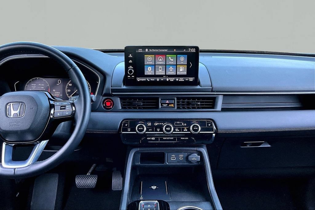 Certified 2025 Honda Pilot Touring image 9