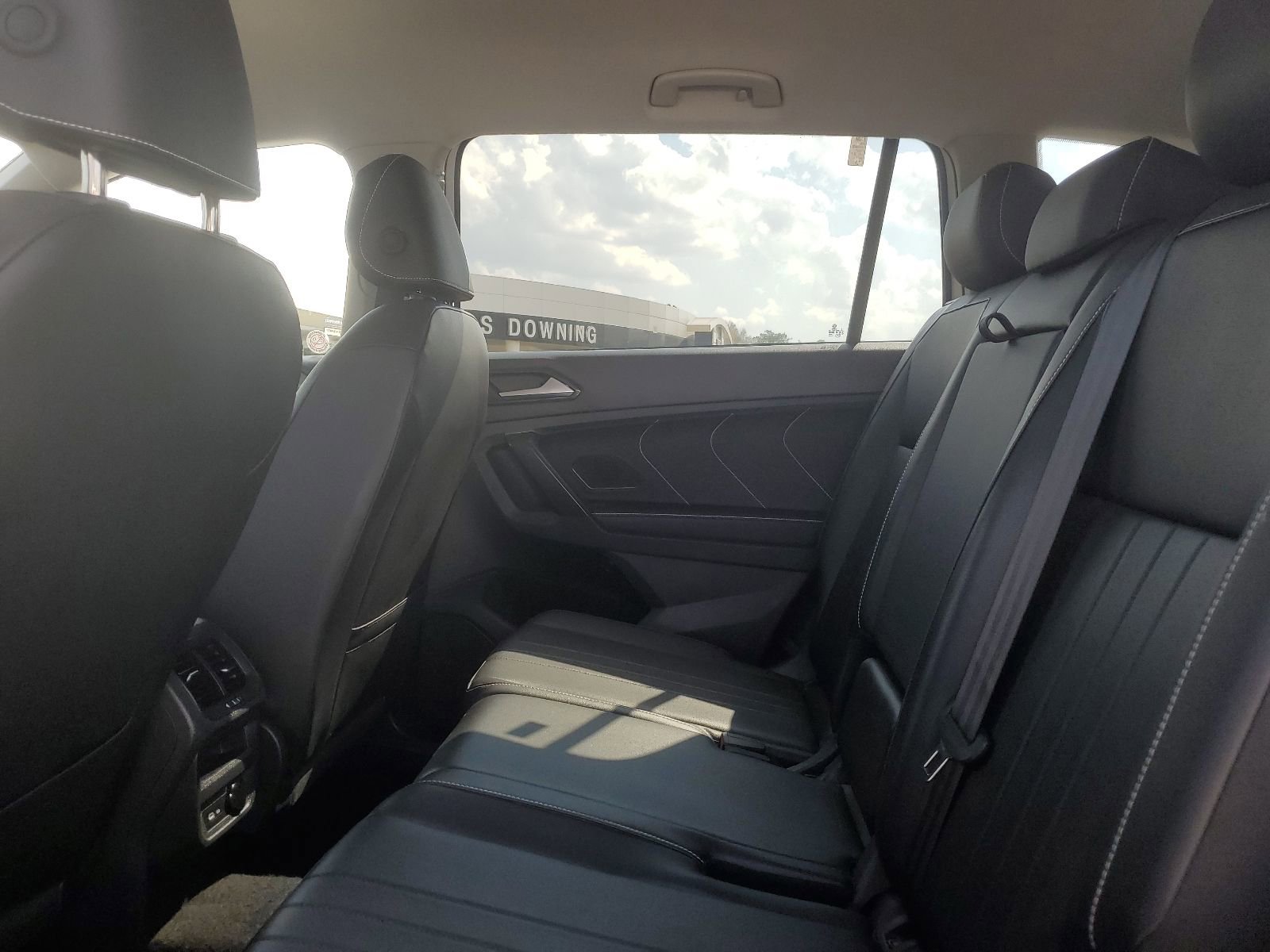 Used 2024 Volkswagen Tiguan SE FWD image 12