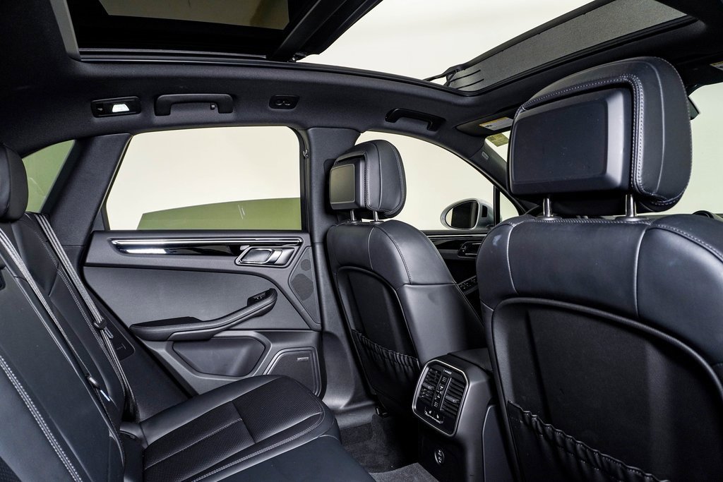 Certified 2025 Porsche Macan image 16