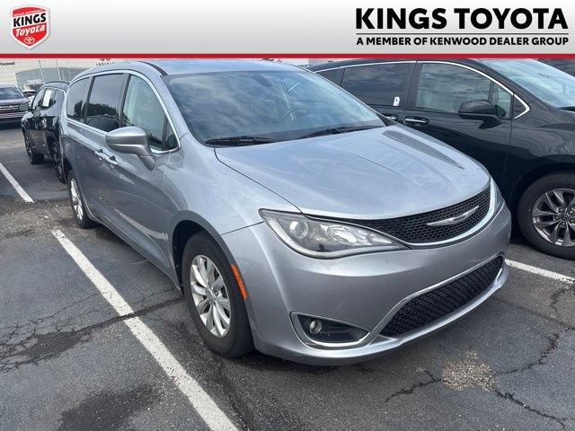 Used 2019 Chrysler Pacifica Touring Plus FWD video 1