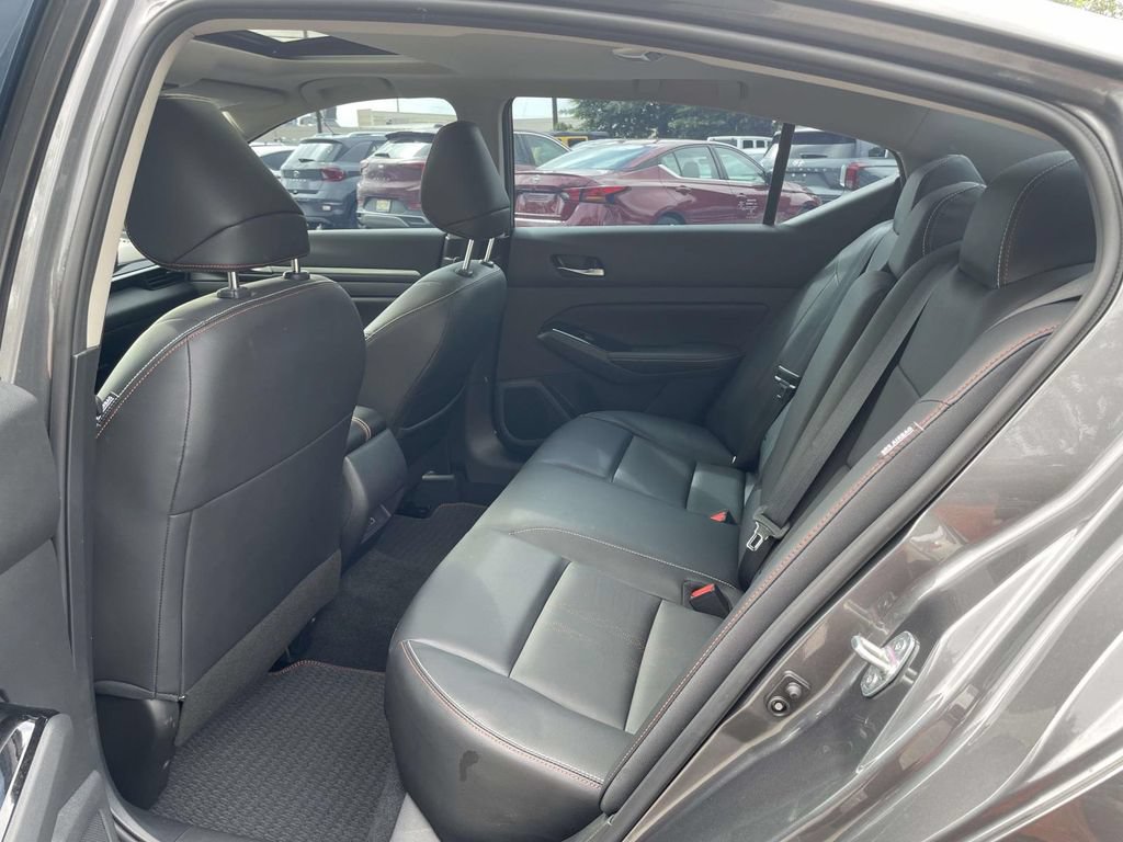 Used 2024 Nissan Altima 2.5 SR w/ SR Premium Package FWD image 13