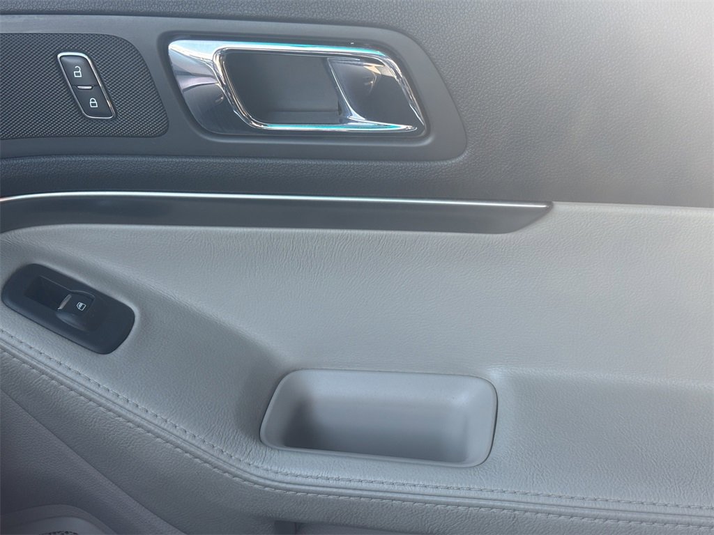 Used 2015 Ford Explorer Base image 11