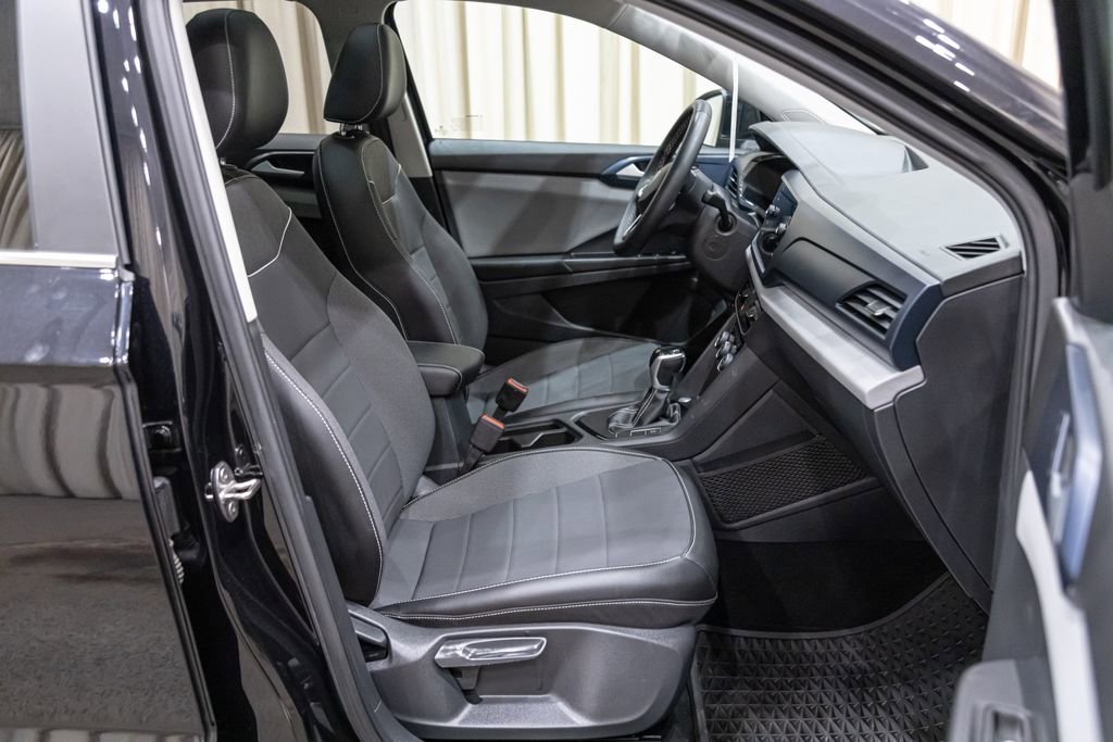 Certified 2023 Volkswagen Taos SE w/ Panoramic Sunroof Package FWD image 10