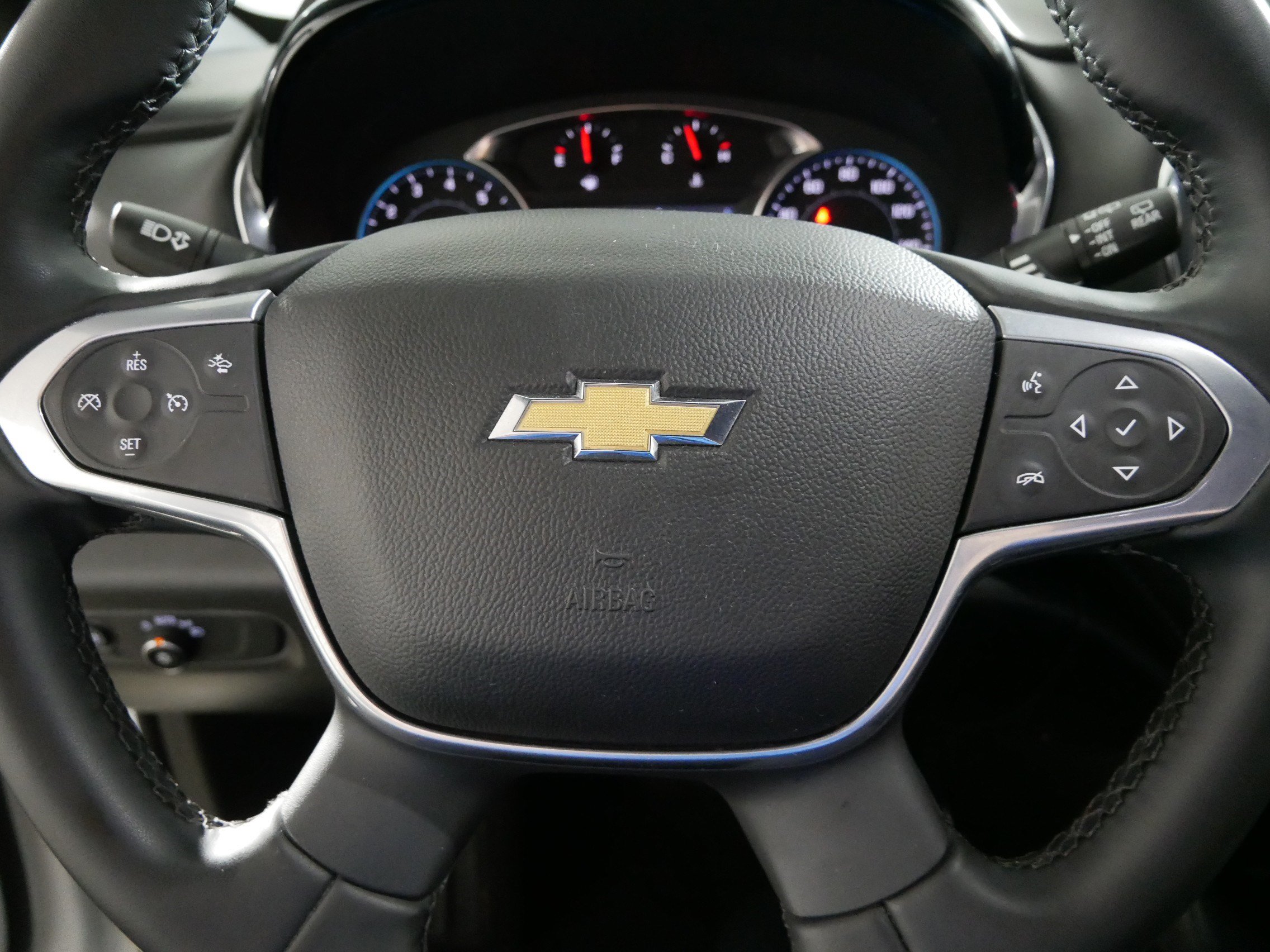 Used 2023 Chevrolet Traverse LT w/ Rear Camera Mirror Package AWD/4WD image 25