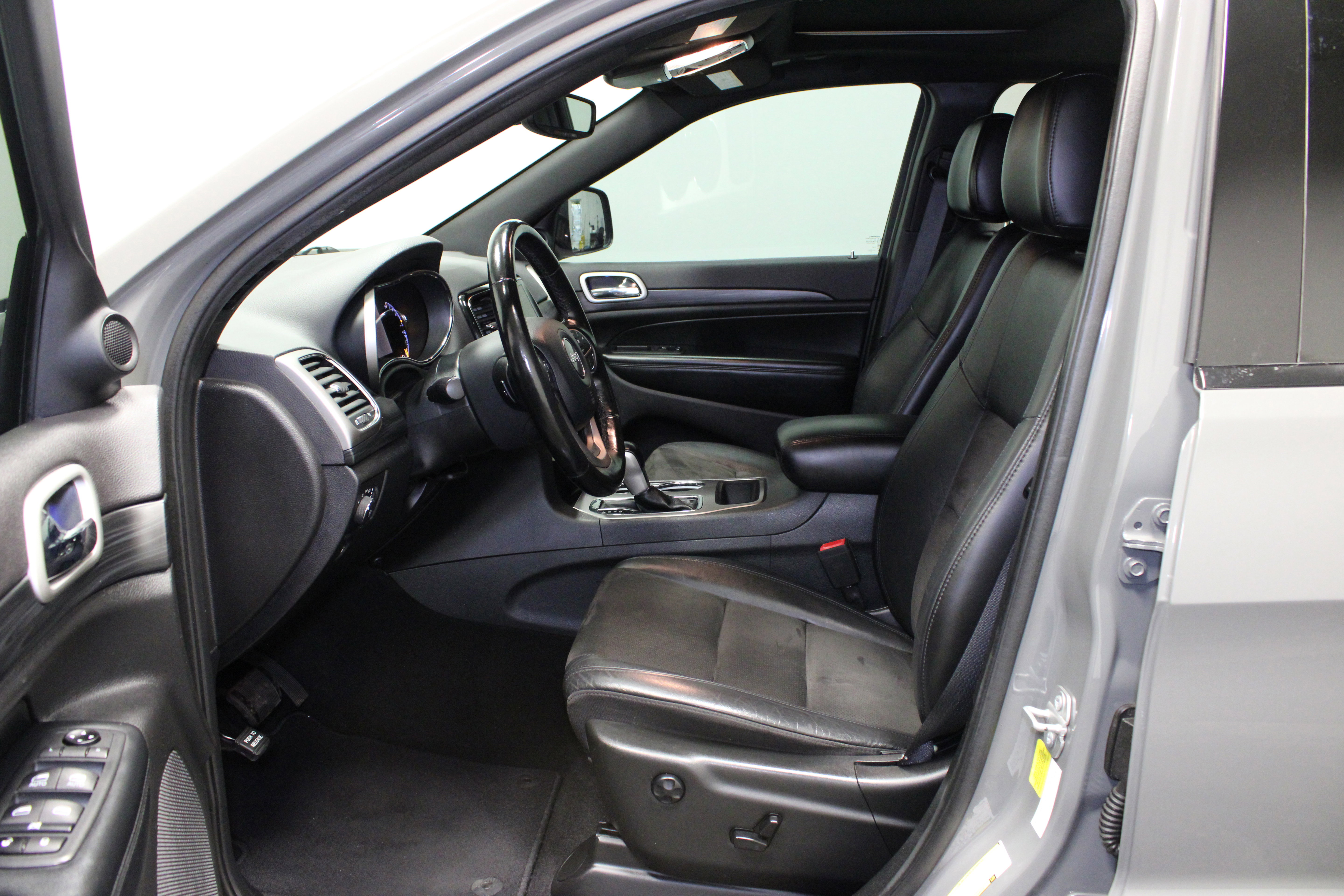 Used 2020 Jeep Grand Cherokee Altitude RWD image 18