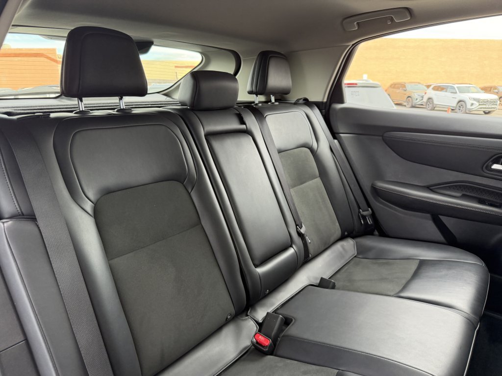 Used 2024 Nissan Ariya FWD image 40