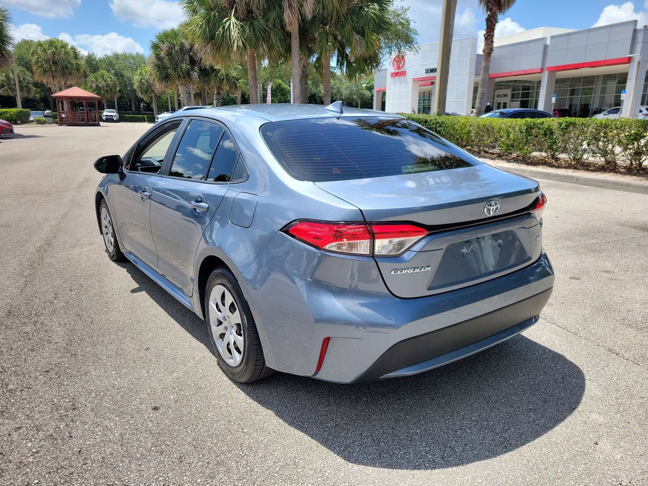 Used 2021 Toyota Corolla LE FWD image 4