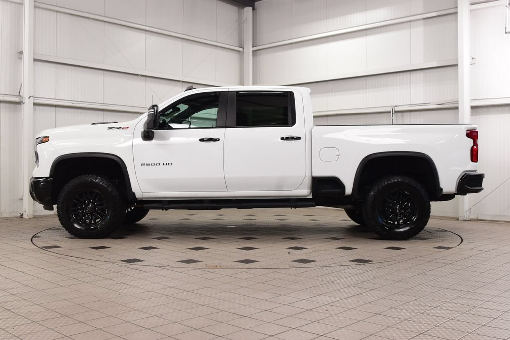 Used 2024 Chevrolet Silverado 2500 ZR2 w/ Technology Package AWD/4WD image 4