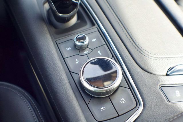 Used 2025 Cadillac XT6 Luxury image 33