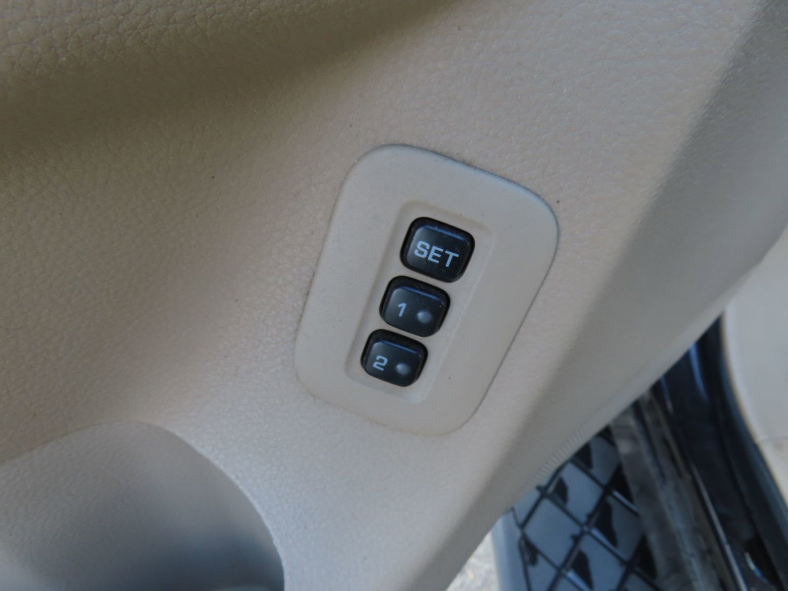 Used 2011 Nissan Armada Platinum AWD/4WD image 13