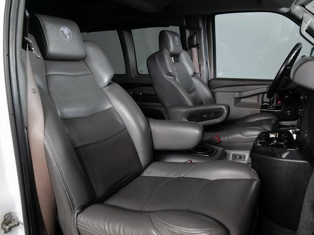 Used 2022 Chevrolet Express 2500 Extended w/ Enhanced Convenience Package RWD image 3
