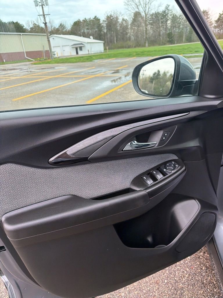 Used 2021 Chevrolet TrailBlazer LT w/ Convenience Package image 11