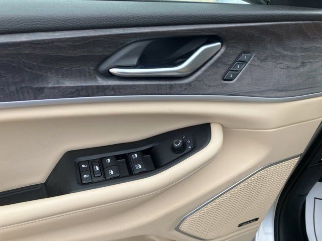 Certified 2023 Jeep Grand Cherokee L Limited w/ Black Appearance Package AWD/4WD image 10