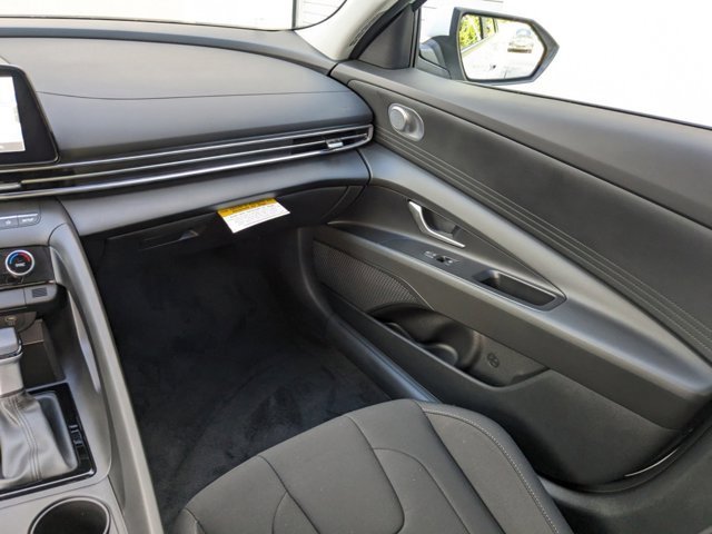 Used 2025 Hyundai Elantra Sport image 14