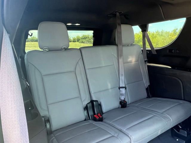 Used 2024 Chevrolet Suburban Z71 w/ Luxury Package AWD/4WD image 8