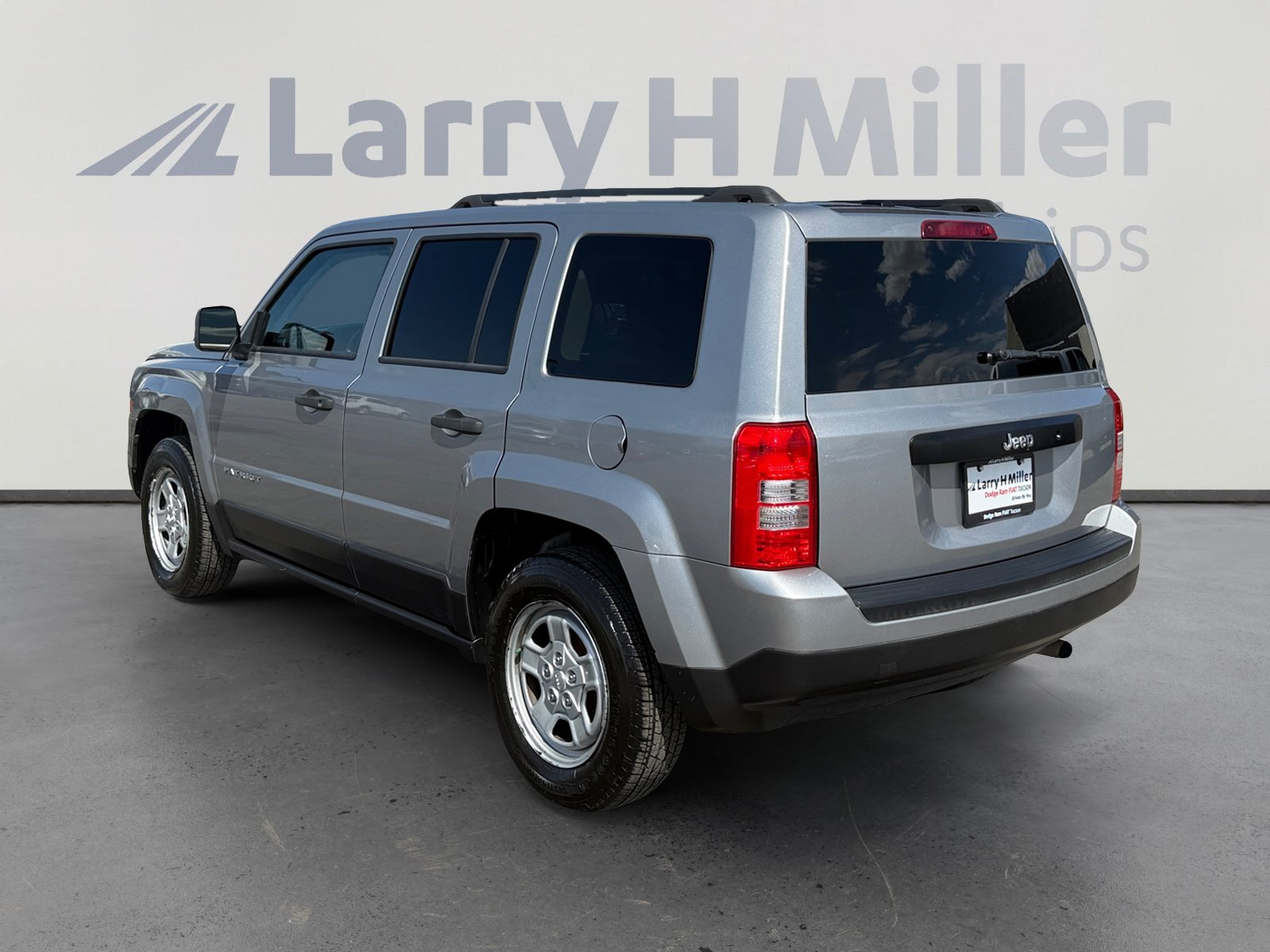 Used 2017 Jeep Patriot Sport FWD image 3