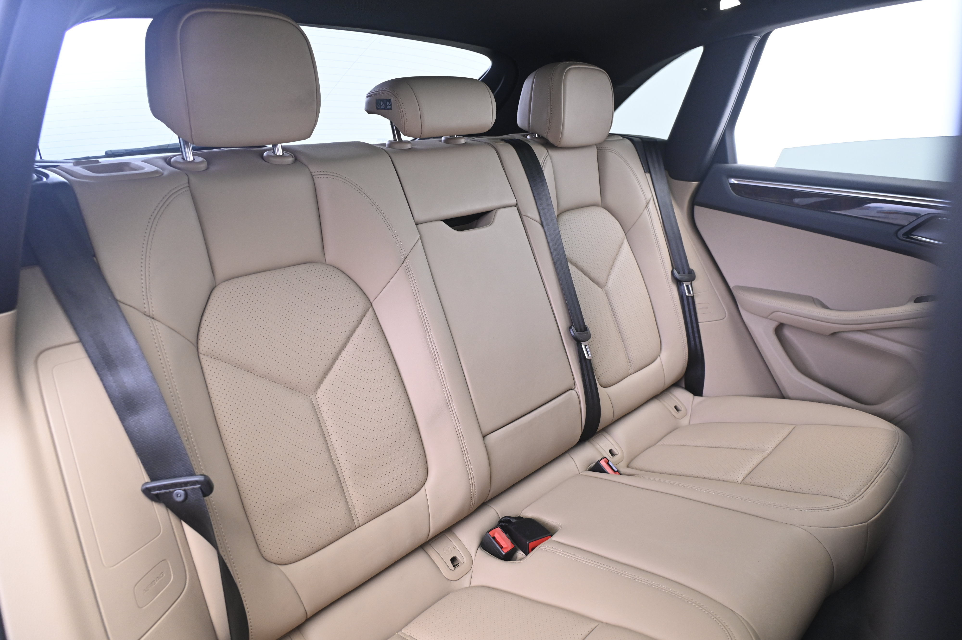Certified 2023 Porsche Macan AWD/4WD image 19