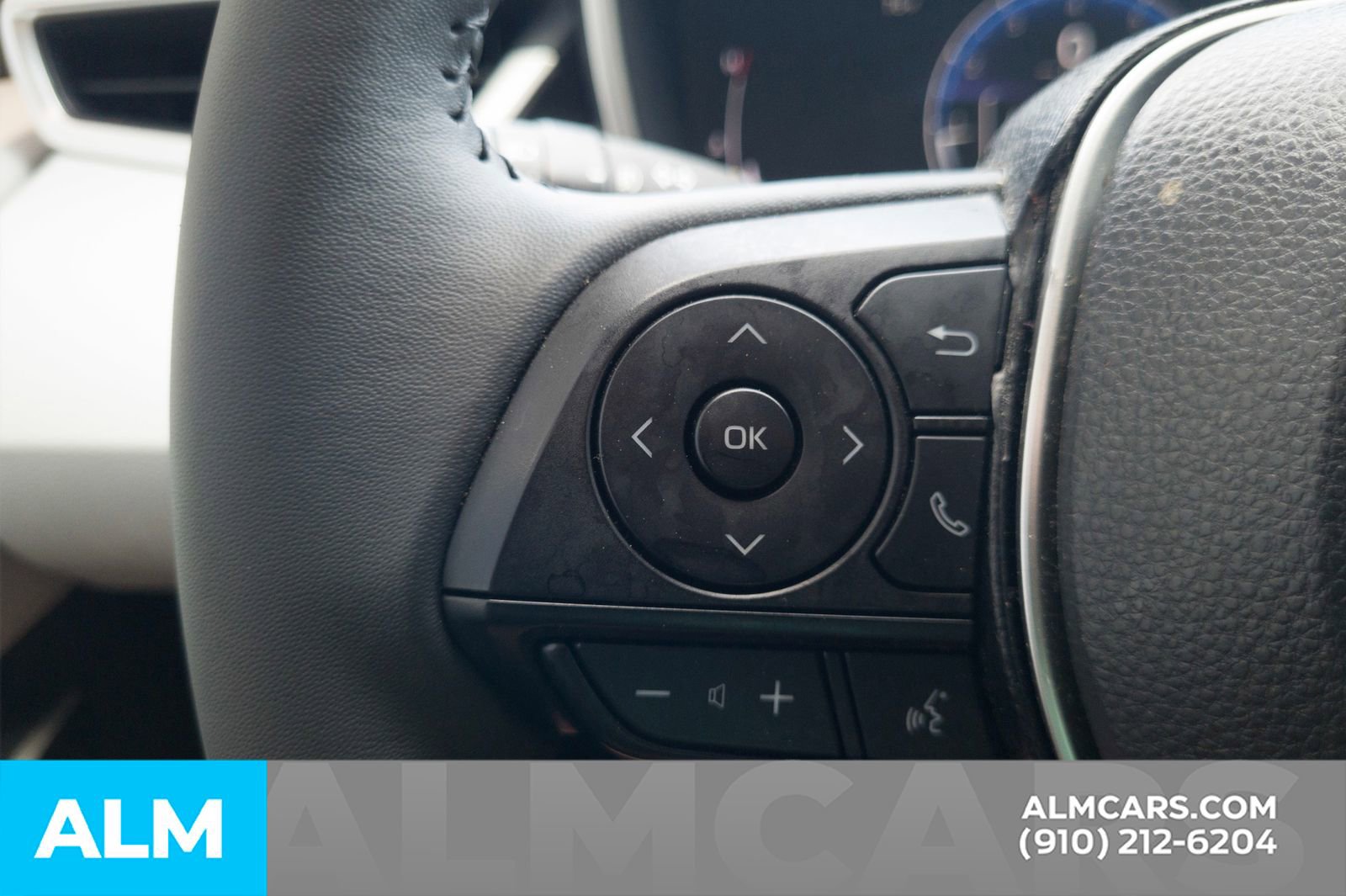 Used 2025 Toyota Corolla XSE FWD image 28