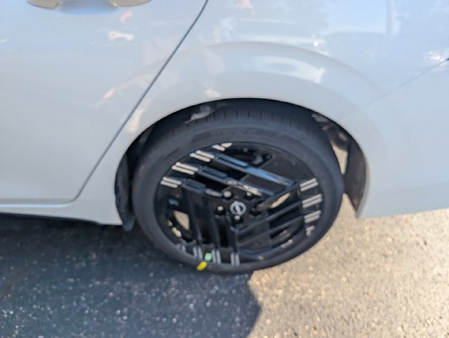 New 2027 Nissan Sentra SR w/ Floor Mat Package FWD image 18