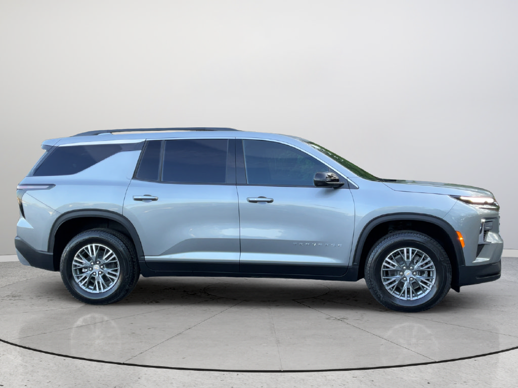 New 2027 Chevrolet Traverse LT w/ LPO, Floor Liner Package FWD image 4