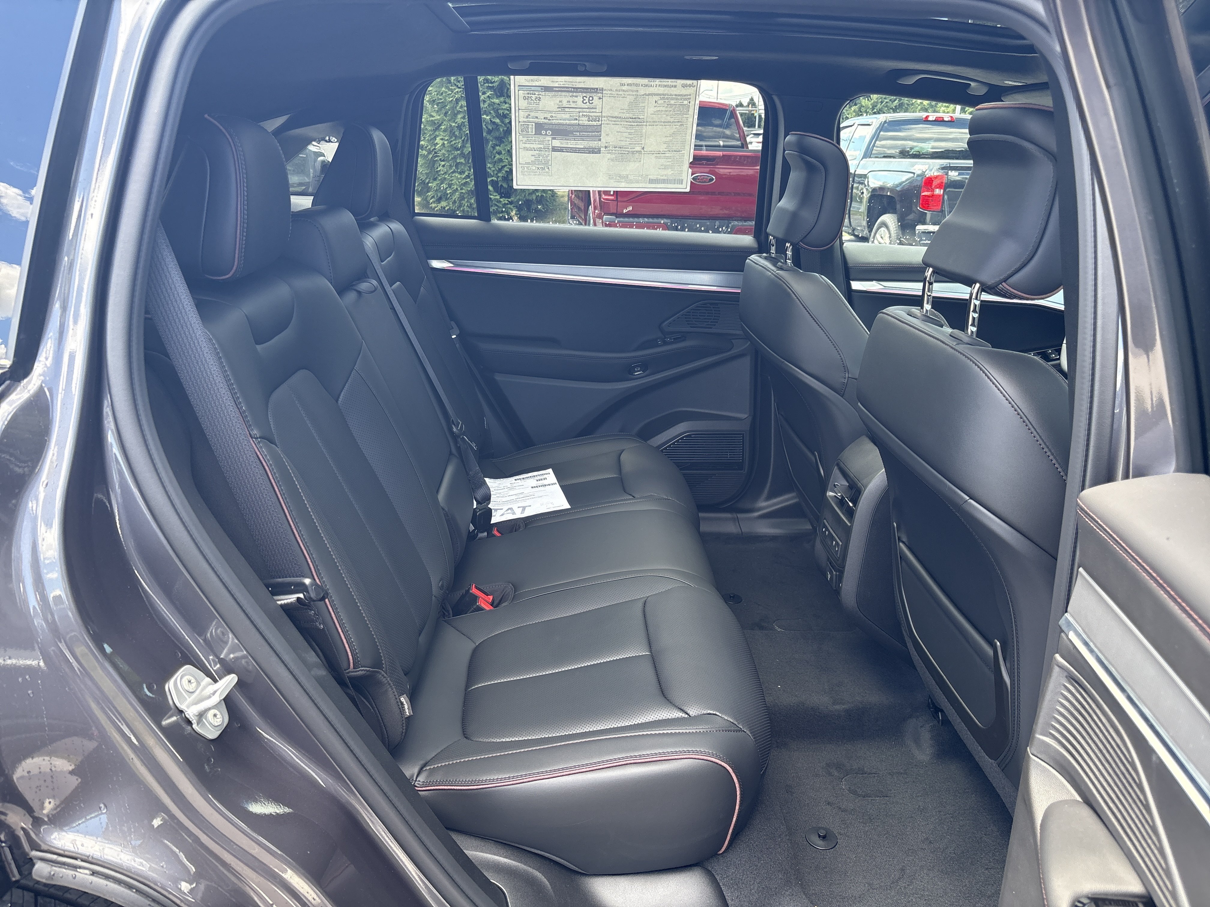 New 2025 Jeep Wagoneer S Launch Edition w/ Trailer Tow Group AWD/4WD image 11