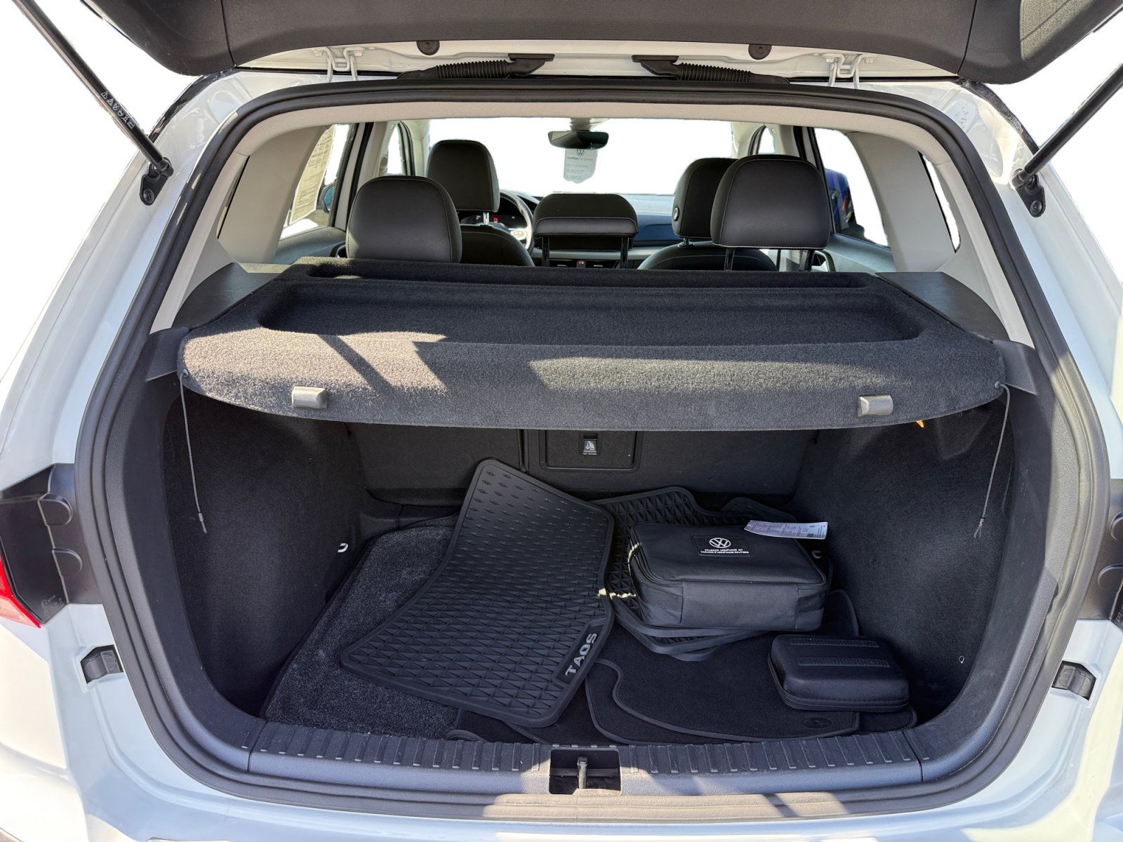 Certified 2023 Volkswagen Taos SE FWD image 17