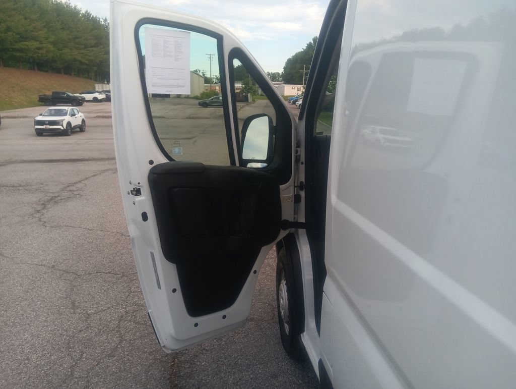 Used 2024 RAM ProMaster 2500 w/ Convenience Group FWD image 11