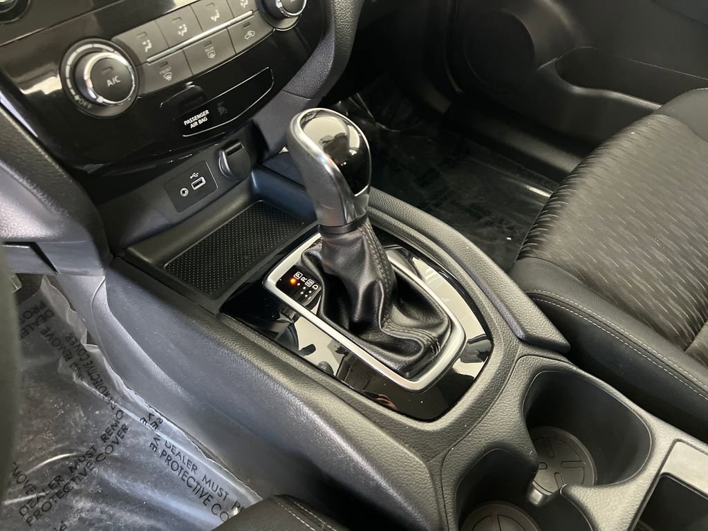 Used 2018 Nissan Rogue S image 27