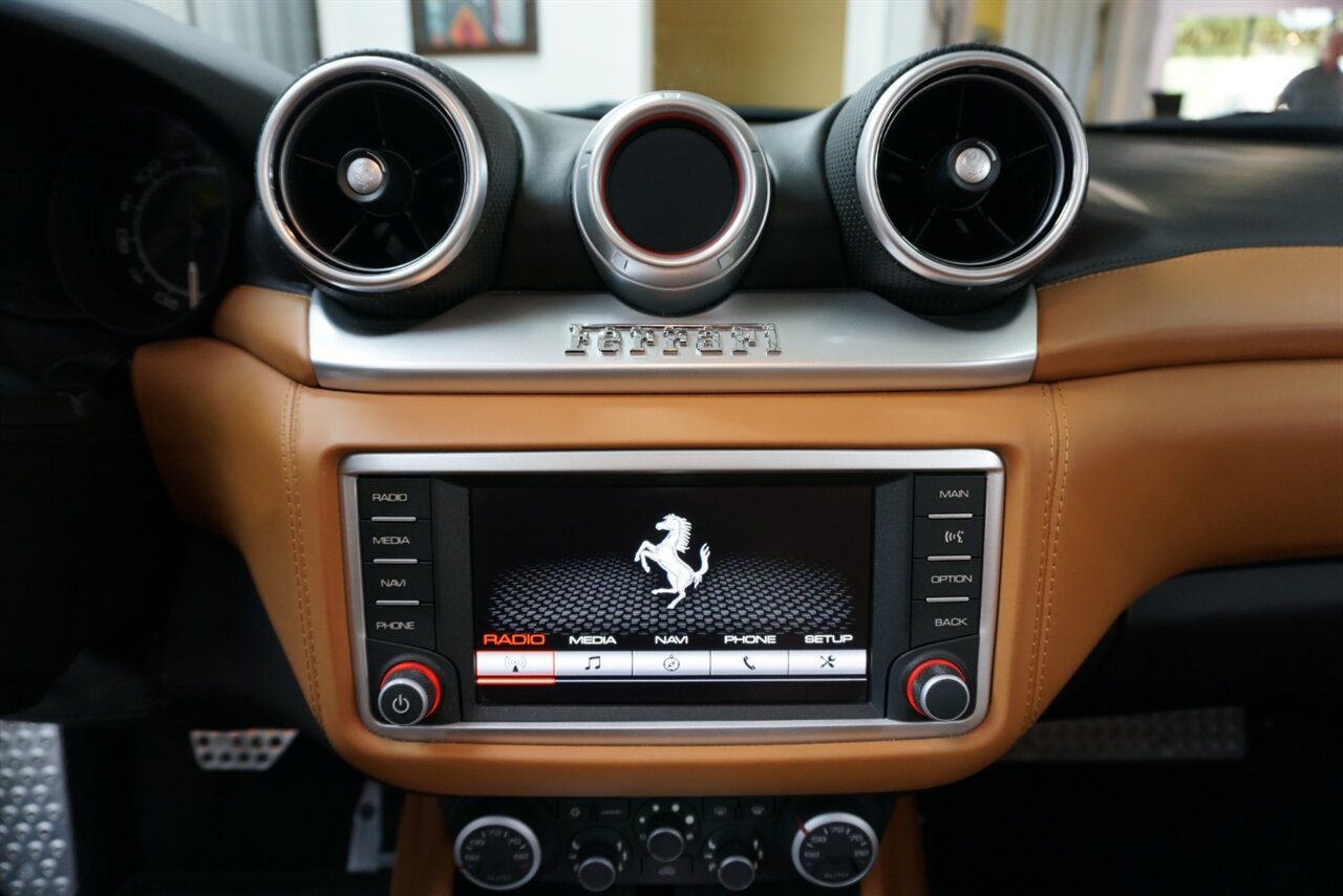 Used 2017 Ferrari California T RWD image 14