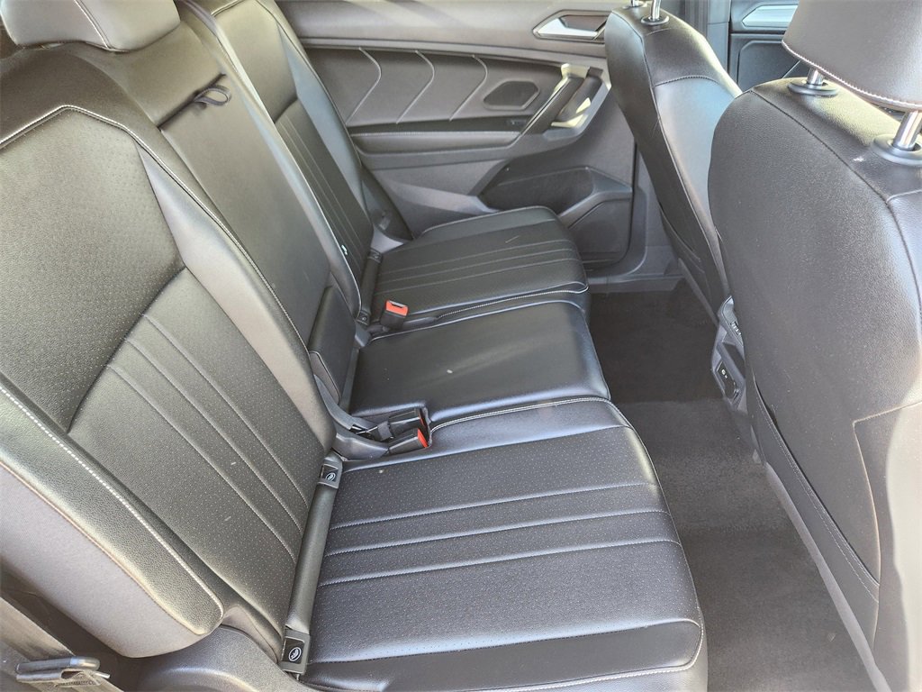 Used 2022 Volkswagen Tiguan SE R-Line image 21