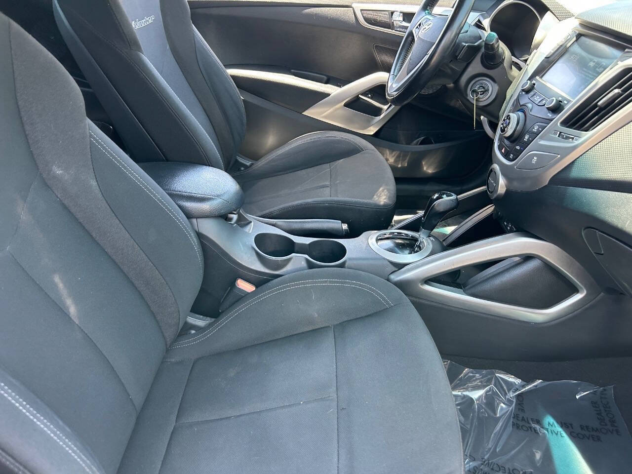 Used 2017 Hyundai Veloster FWD image 12